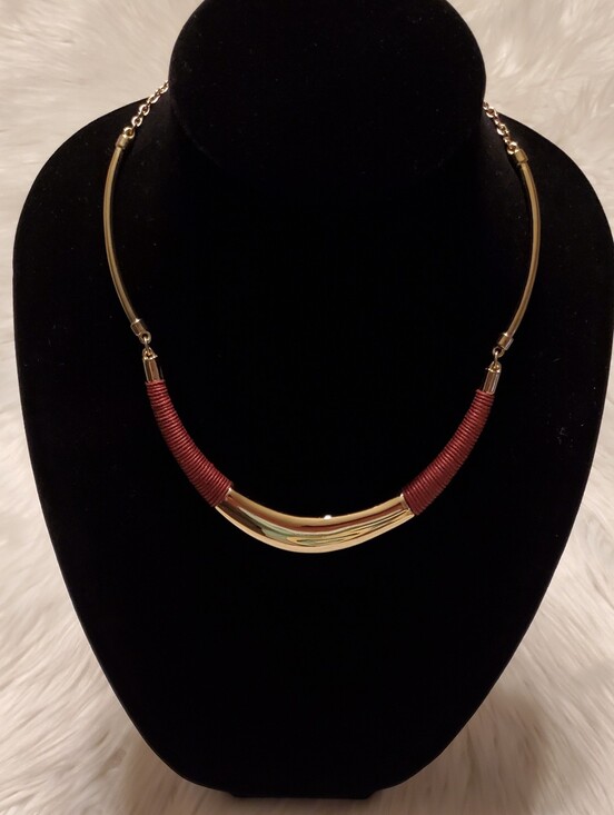 White House Black Market Jewelry - WHBM Gold Tone Collar Statement Necklace Rust Burgundy Wrapped Accent NWOT